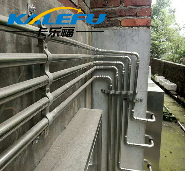 304不锈钢给水管与环压不锈钢弯头的连接